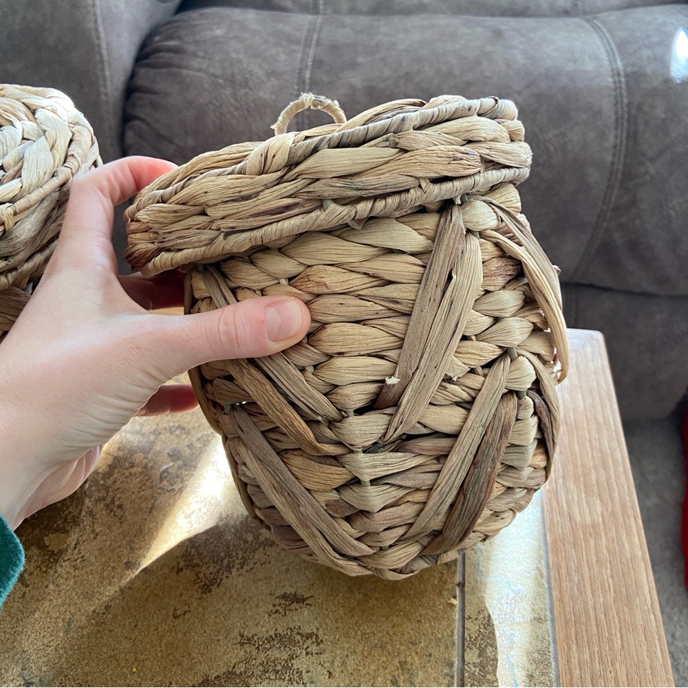 Acorn shaped basket canisters set of 2 - Picture 2 of 4